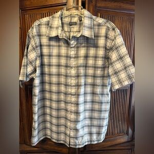 Van Heusen Black, Grey and White Plaid Casual Shirt
Size XL or 17/17 1/2